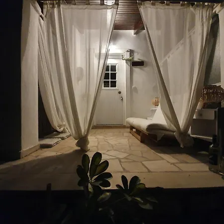 Evie's Beach Studio Holiday home *