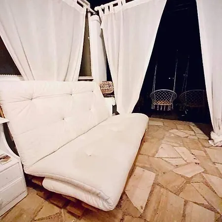 Evie's Beach Studio