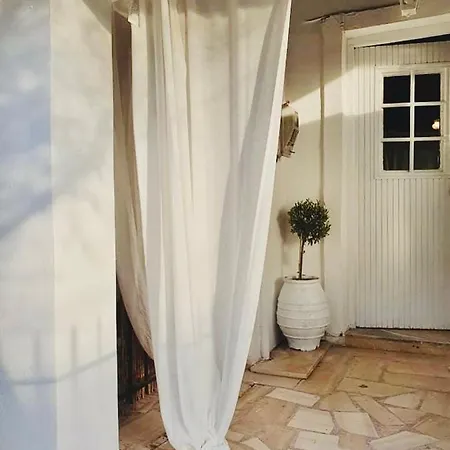 Holiday home Evie's Beach Studio