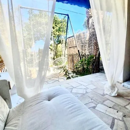 Evie's Beach Studio Holiday home