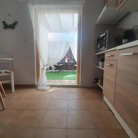 Evie's Beach Studio Holiday home *